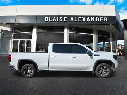 Used 2023 GMC Sierra 1500 SLE AWD/4WD image 2