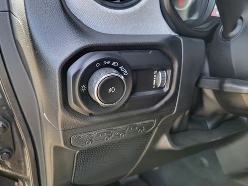 Used 2024 Jeep Wrangler Sport S image 17