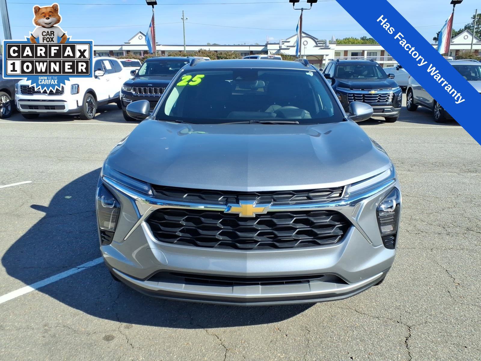 Used 2025 Chevrolet Trax LT FWD image 8