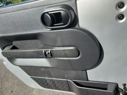 Used 2007 Jeep Wrangler Unlimited Rubicon w/ PWR Convenience Group image 8