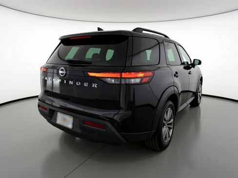 Used 2025 Nissan Pathfinder SV image 9