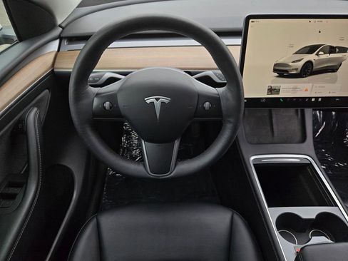 Used 2023 Tesla Model Y Long Range AWD/4WD image 15