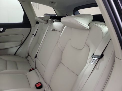Certified 2023 Volvo XC60 B5 Plus w/ Climate Package AWD/4WD image 15