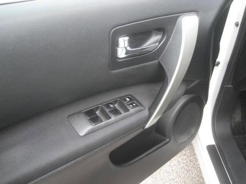 Used 2014 Nissan Rogue S w/ Convenience Package AWD/4WD image 18