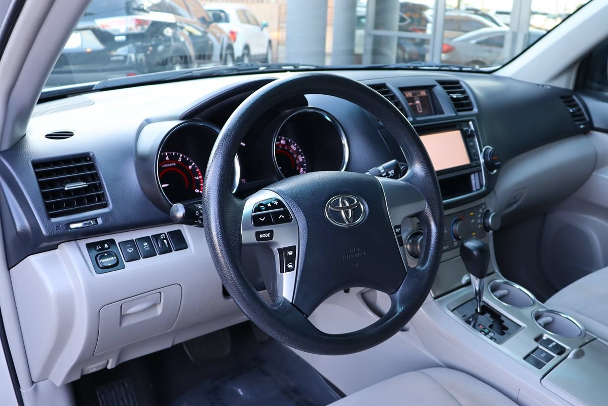 Used 2013 Toyota Highlander Plus FWD image 40
