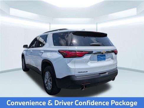 Used 2023 Chevrolet Traverse LT FWD image 2