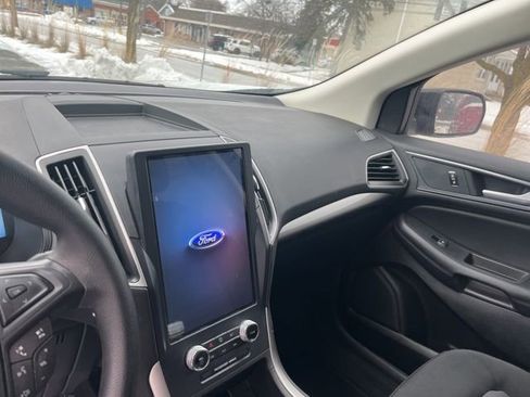 Used 2023 Ford Edge SE w/ Black Appearance Package image 13