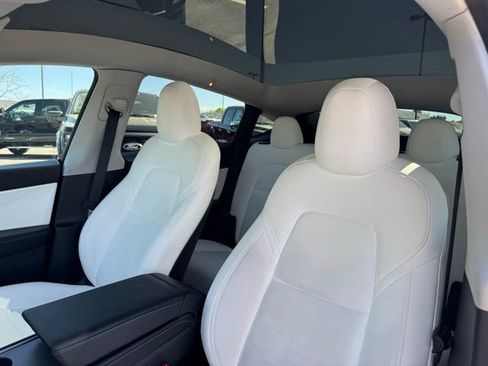 Used 2022 Tesla Model Y Long Range AWD/4WD image 25