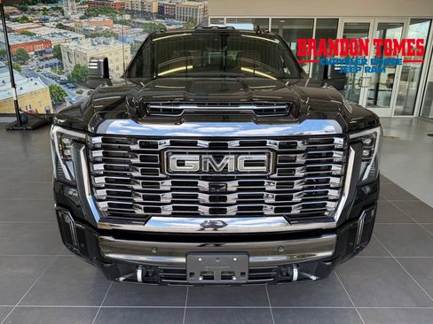 Used 2024 GMC Sierra 3500 Denali Ultimate AWD/4WD image 7