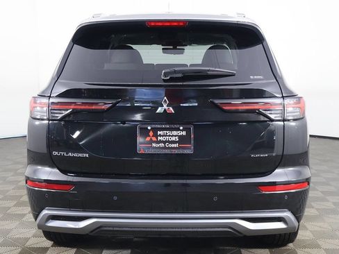 Used 2025 Mitsubishi Outlander AWD image 17