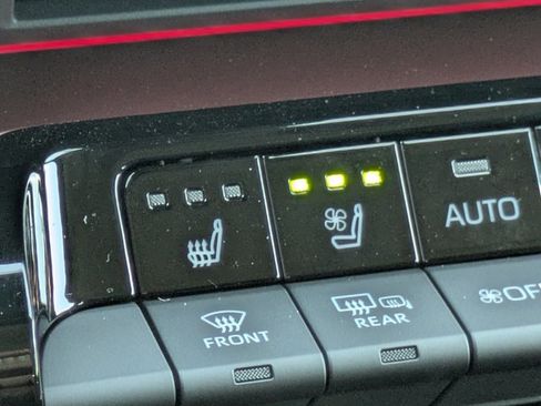 New 2025 Toyota Prius Plug-In Hybrid image 22