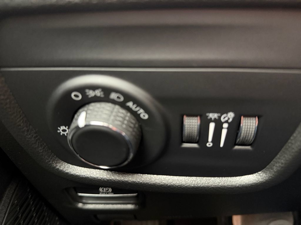 New 2026 Jeep Grand Cherokee Altitude AWD/4WD image 18