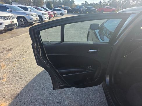 Used 2013 Dodge Charger SE image 8