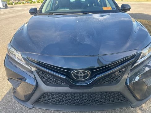 Used 2020 Toyota Camry SE image 10