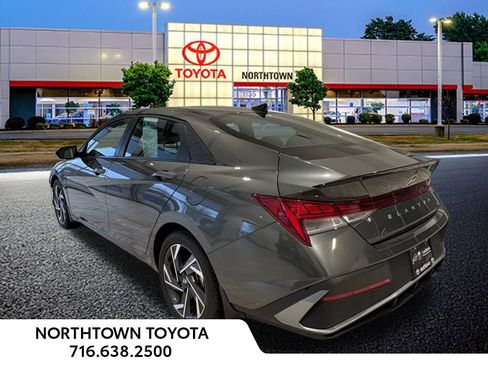 Used 2025 Hyundai Elantra SEL image 3