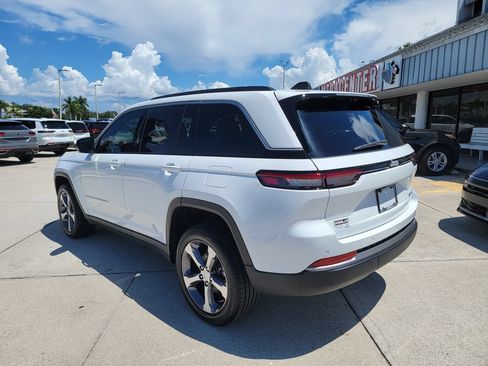 Used 2026 Jeep Grand Cherokee Limited w/ Luxury Tech Group II RWD image 3