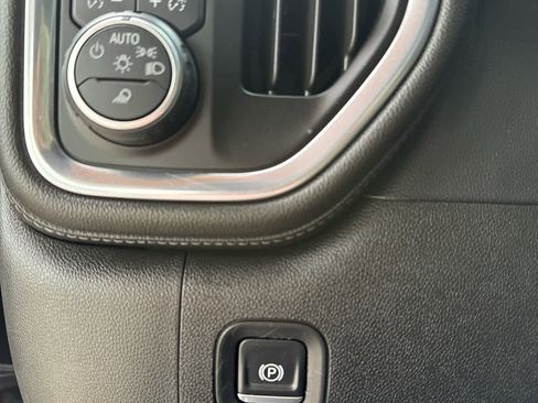 Used 2022 Chevrolet Silverado 3500 High Country image 29