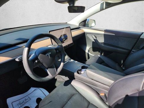 Used 2023 Tesla Model Y Long Range AWD/4WD image 7