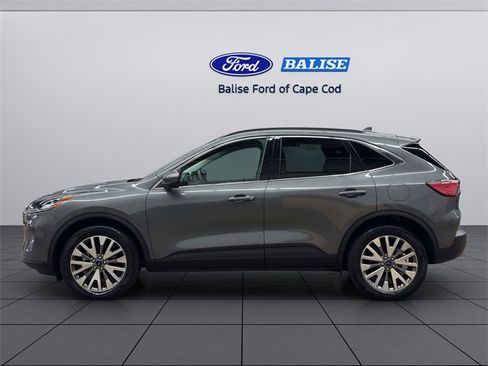 Used 2022 Ford Escape Titanium image 3