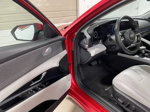 Used 2023 Hyundai Elantra Limited FWD image 13