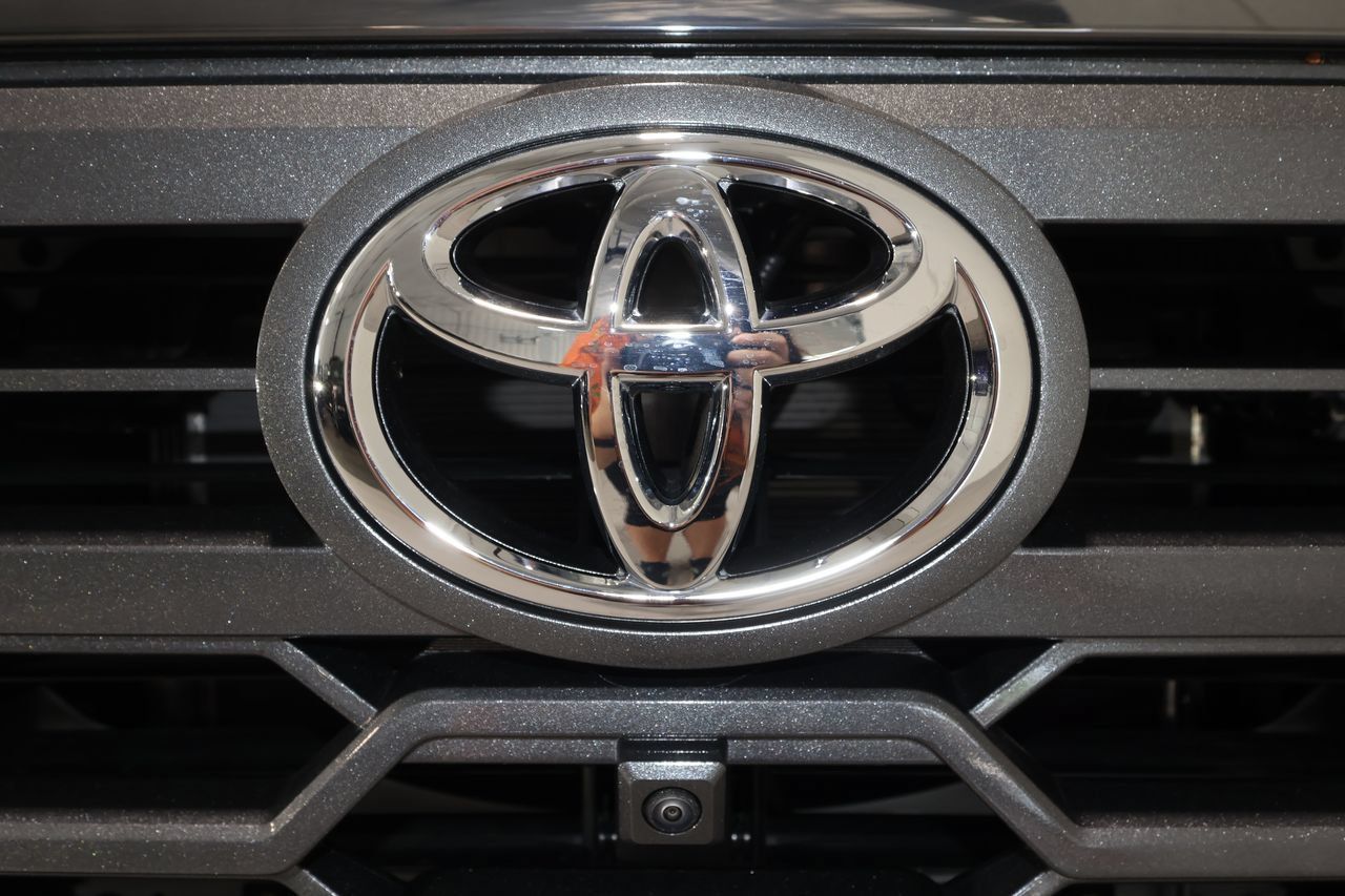 Used 2025 Toyota Tundra Platinum w/ TRD Off-Road Package AWD/4WD image 37