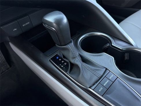 Used 2024 Toyota Camry SE image 19