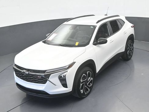 Used 2025 Chevrolet Trax RS FWD image 43