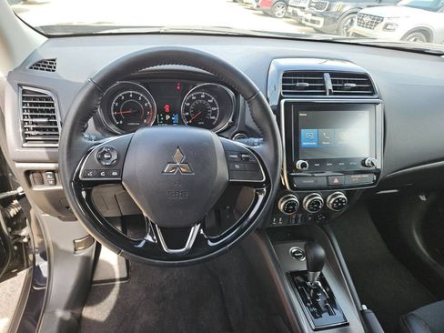 Used 2025 Mitsubishi Outlander Sport SE AWD/4WD image 17