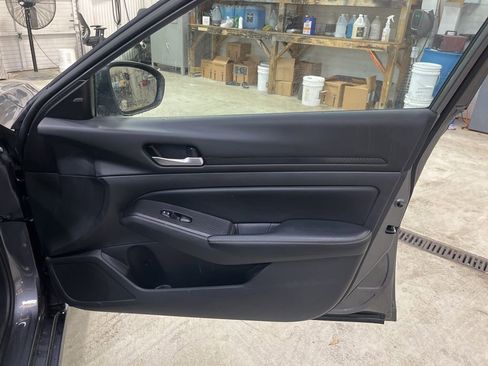 Used 2024 Nissan Altima 2.5 SV FWD image 29