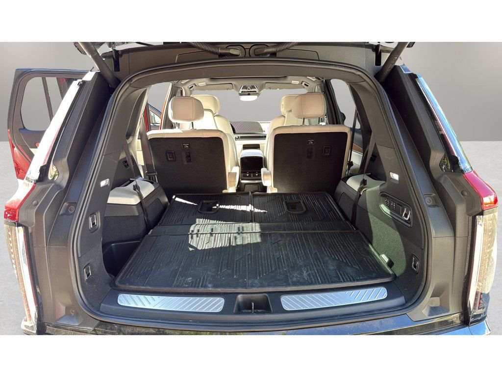 Certified 2026 Cadillac Vistiq Sport w/ LPO, Floor Liner Package AWD/4WD image 30