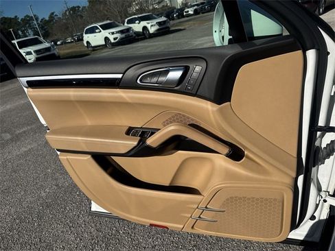 Used 2016 Porsche Cayenne Base image 27