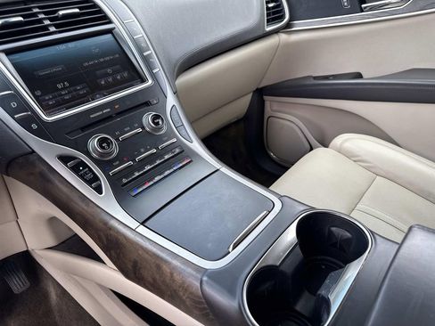 Used 2016 Lincoln MKX Reserve w/ Technology Package image 26