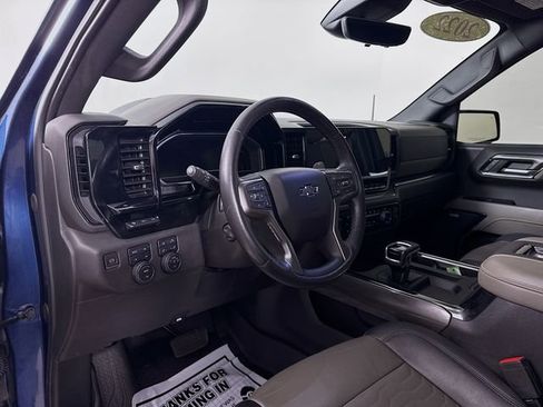 Used 2022 Chevrolet Silverado 1500 ZR2 w/ Technology Package image 9