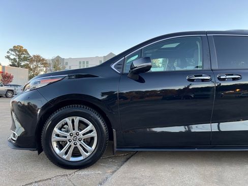 Used 2022 Toyota Sienna Platinum image 30