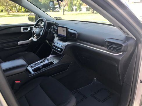 Used 2022 Ford Explorer XLT image 44