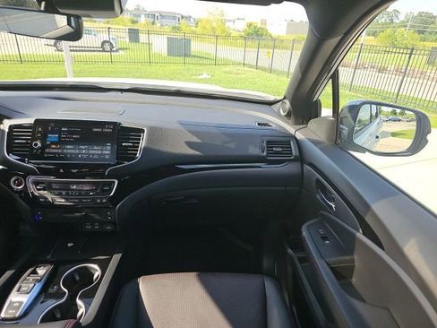 Used 2025 Honda Ridgeline Black Edition image 34