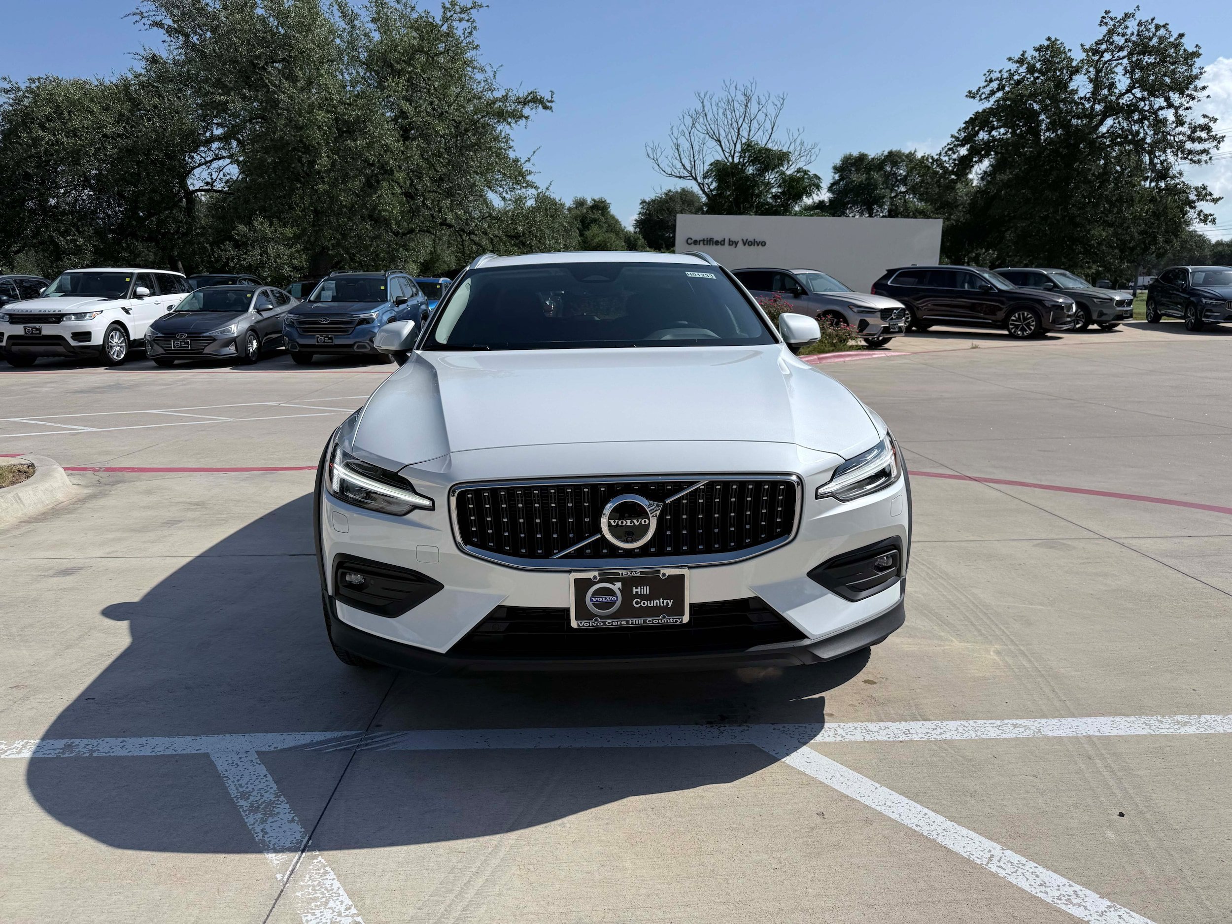 New 2026 Volvo V60 B5 Cross Country Plus w/ Climate Package AWD/4WD image 8