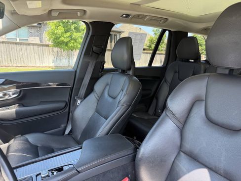 Used 2018 Volvo XC90 T6 Momentum w/ Convenience Package AWD/4WD image 10