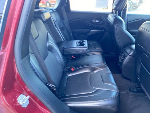 Used 2020 Jeep Cherokee Limited image 24