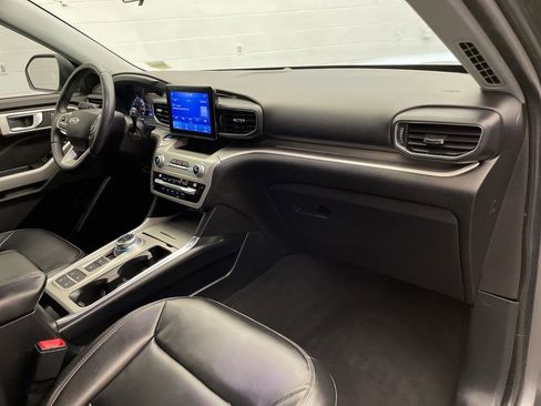 Used 2021 Ford Explorer XLT w/ Equipment Group 202A image 26