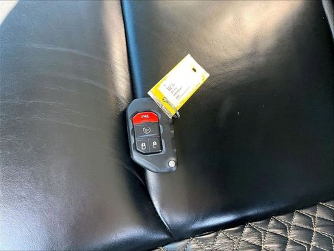 Used 2021 Jeep Gladiator Overland image 28