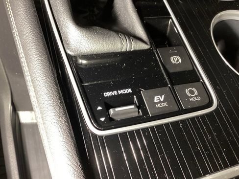 Used 2025 Toyota Sienna XLE Woodland Edition image 23