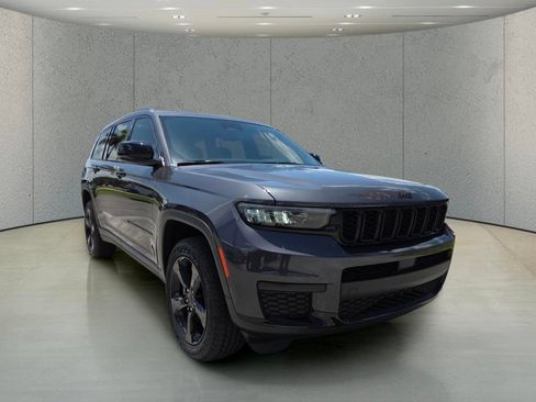 Used 2022 Jeep Grand Cherokee L Laredo RWD image 12