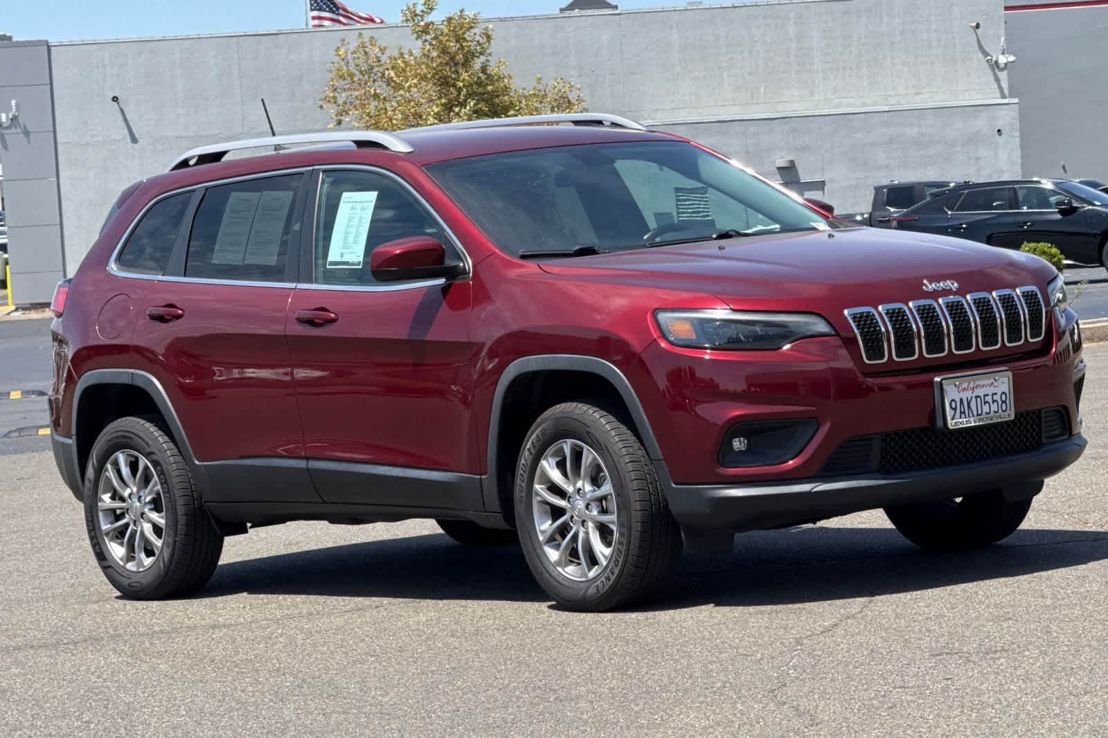 Used 2019 Jeep Cherokee Latitude Plus w/ Cold Weather Group AWD/4WD image 5