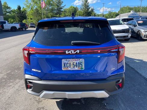 Used 2024 Kia Seltos LX AWD/4WD image 2