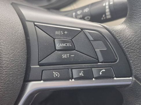 Used 2020 Nissan Versa SV FWD image 13