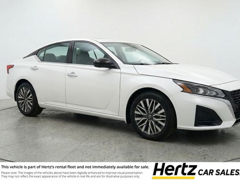 Used 2025 Nissan Altima 2.5 SV image 1