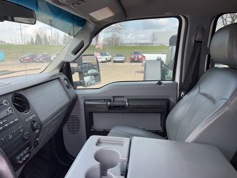 Used 2016 Ford F550 4x4 Crew Cab Super Duty image 11