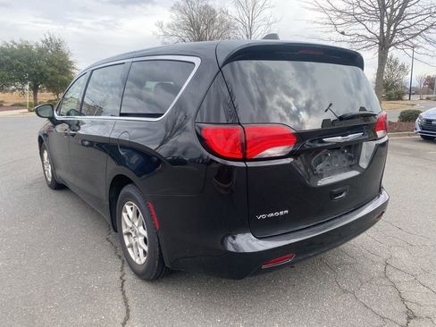Used 2023 Chrysler Voyager LX image 5