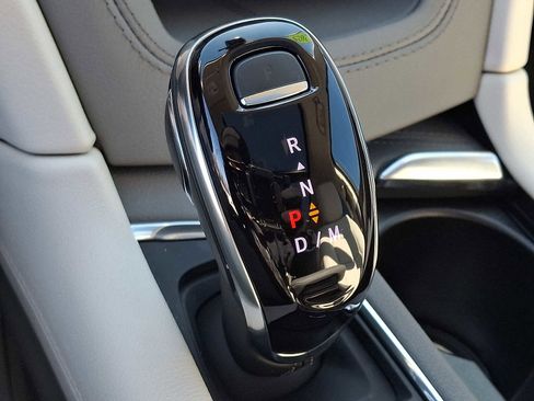 Used 2025 Cadillac XT6 Premium Luxury image 15